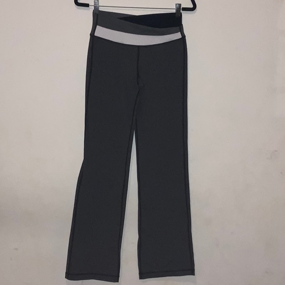 LULULEMON GREY WIDE LEG YOGA PANTS SZ 6 - Picture 1 of 7